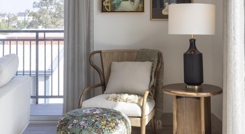 living area in a bright room with modern decor