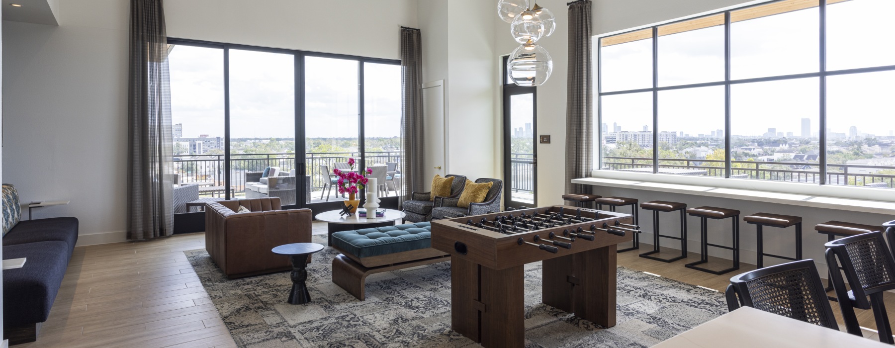 Club room with rooftop views